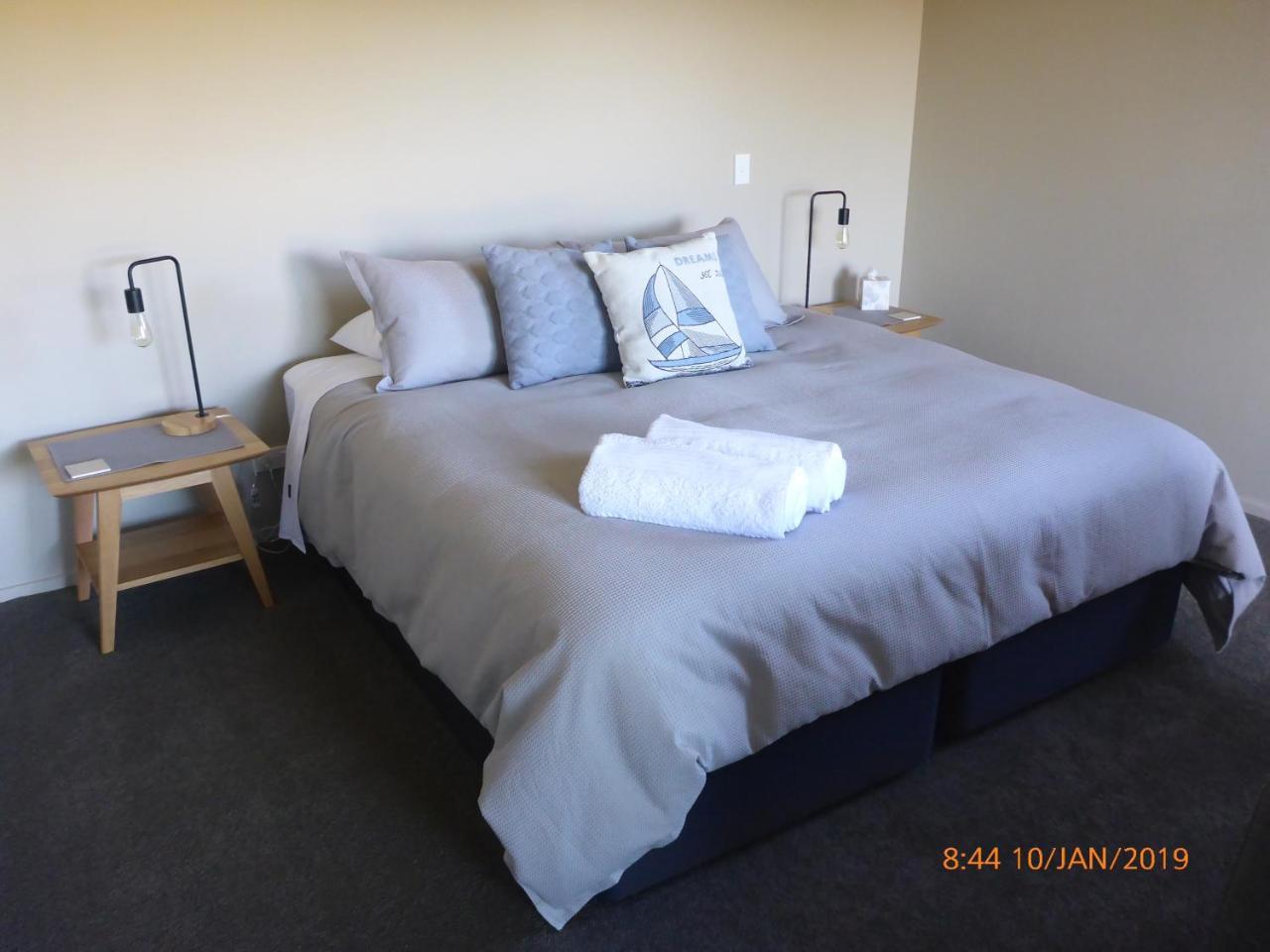 Fran And Frankie'S Bed & Breakfast Luggate Екстериор снимка